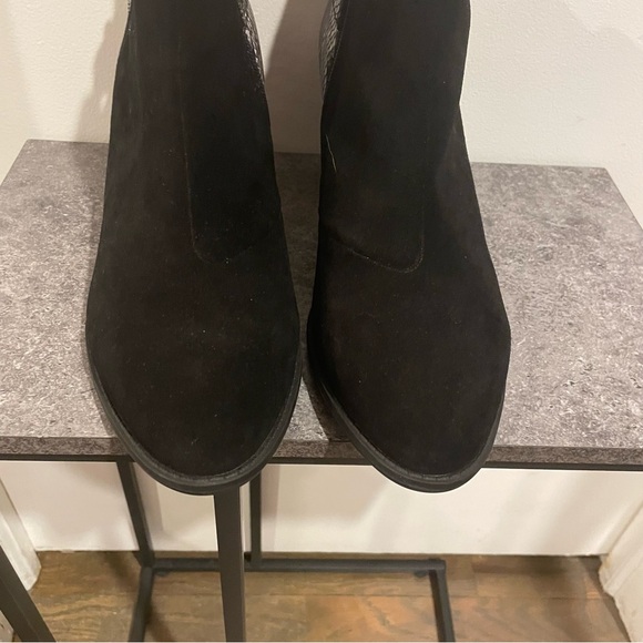 Vionic Naomi black suede snake print water resistant ankle boots size 11 - Picture 5 of 7